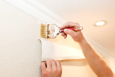 Pose de papier peint à Vernet — revêtements muraux et toiles de verre